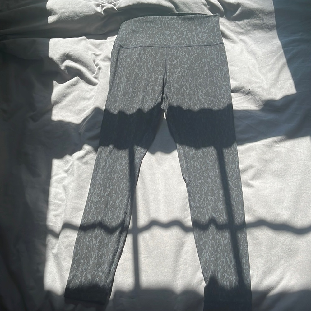 leapoard print align leggings 25”